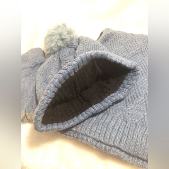 Soft fleece lined blue hat, scarf, and gloves set NWOT - Picture 4 of 5